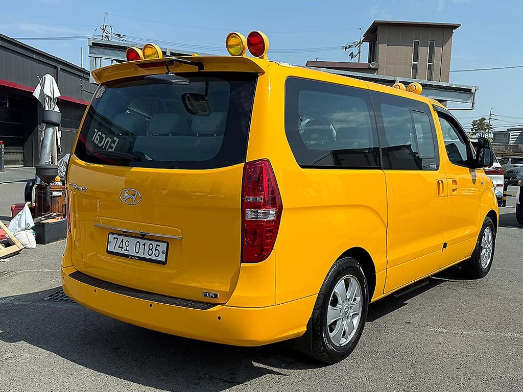 HYUNDAI Starex - Vista 4