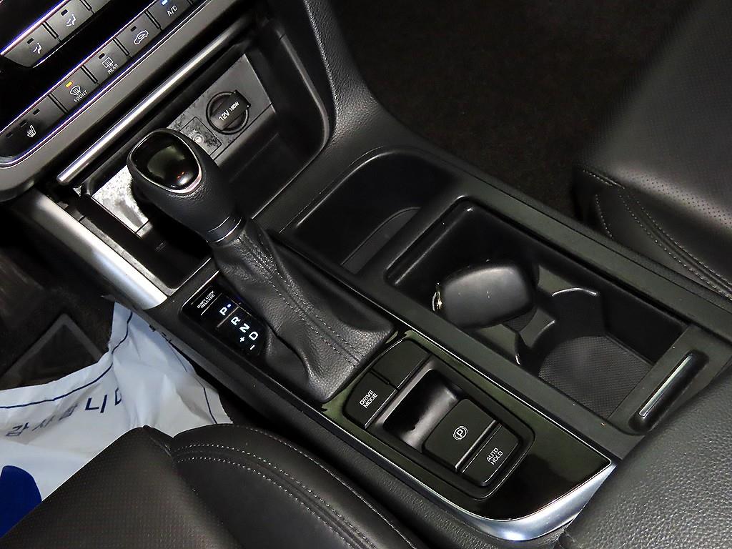 HYUNDAI Sonata - Vista 12