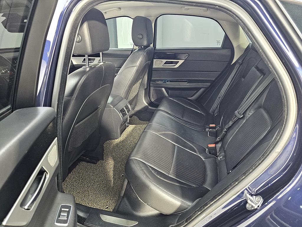 Jaguar XF - Vista 9