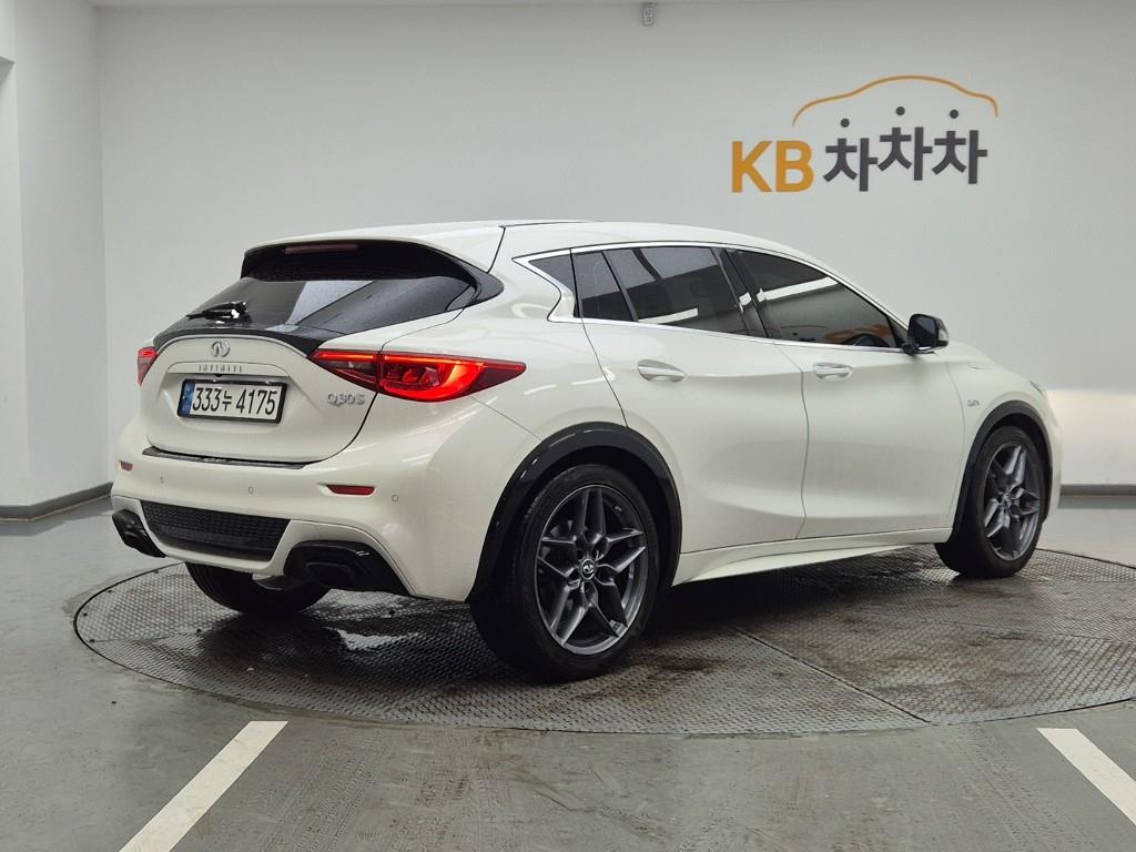 Infiniti Q - Vista 4