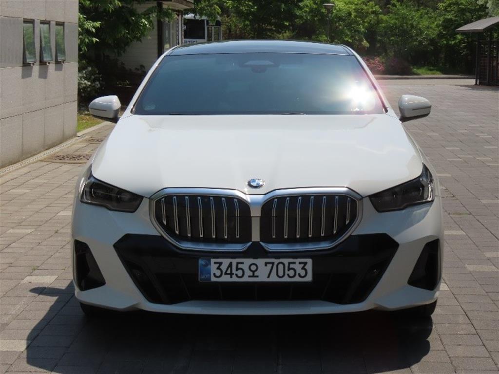 BMW 5 Series 2024 Blanco - Importación desde Corea - HF Imports Iquique - Foto 1
