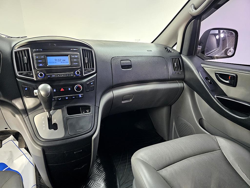 HYUNDAI Starex - Vista 9