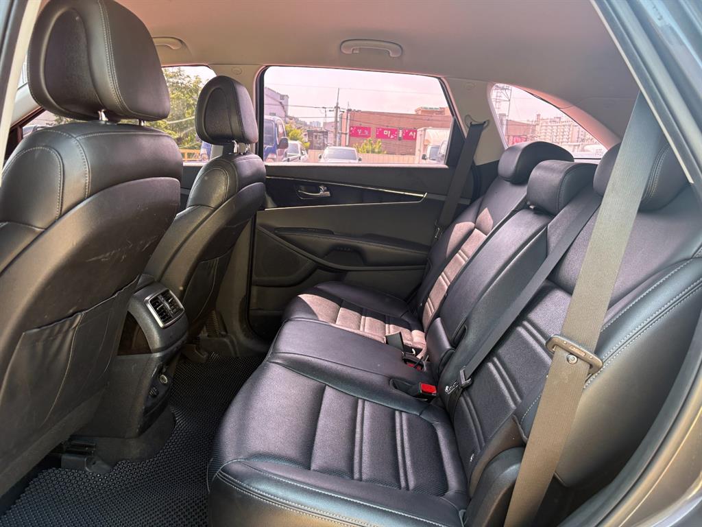 KIA Sorento - Vista 11