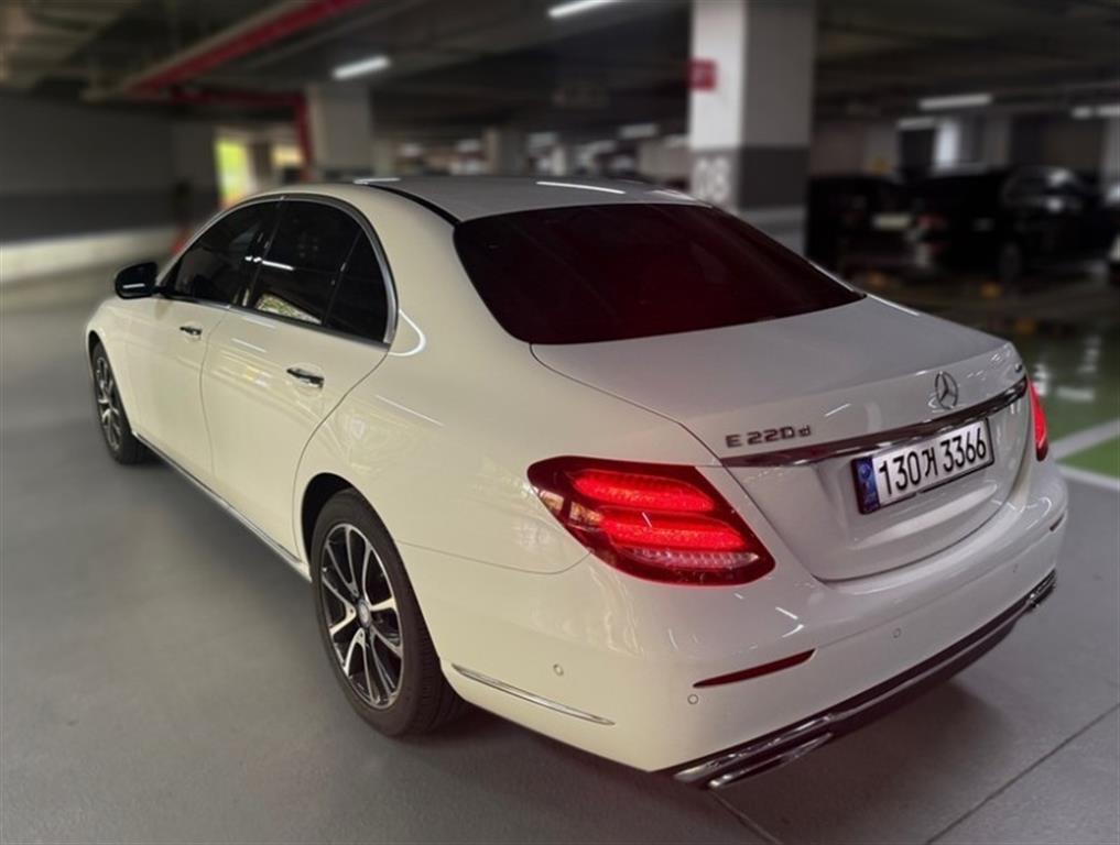 Mercedes Benz E class - Vista 2