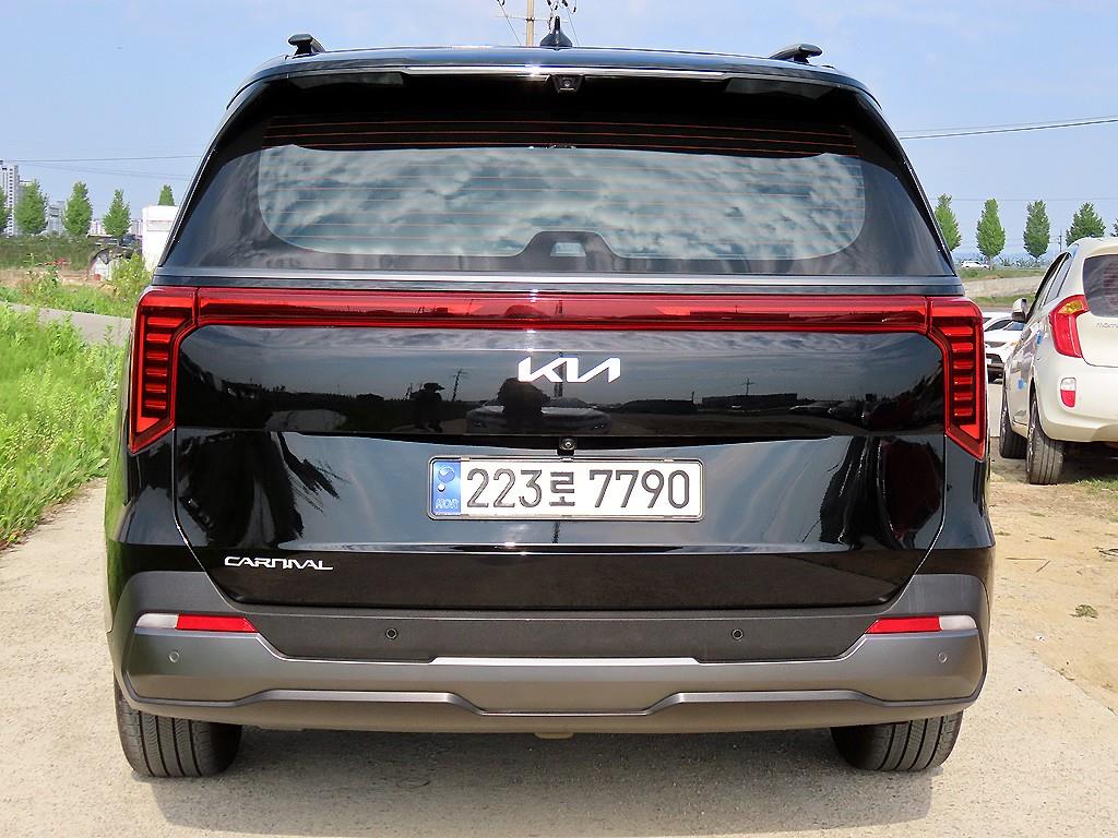 KIA Carnival - Vista 4