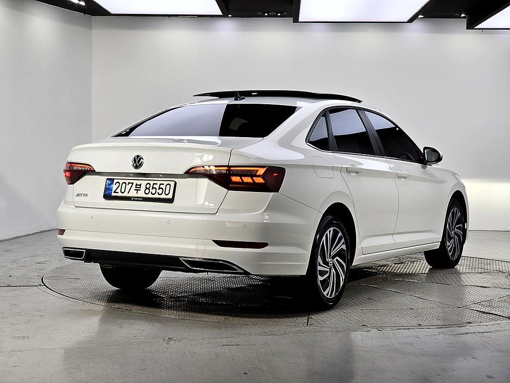 Volkswagen Jetta - Vista 4