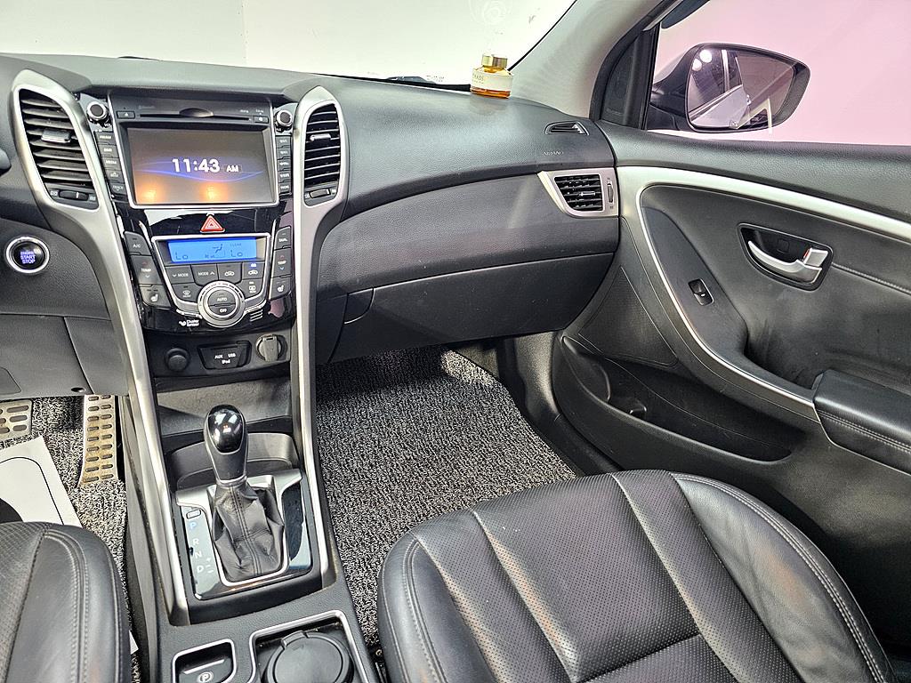 HYUNDAI i30 - Vista 10