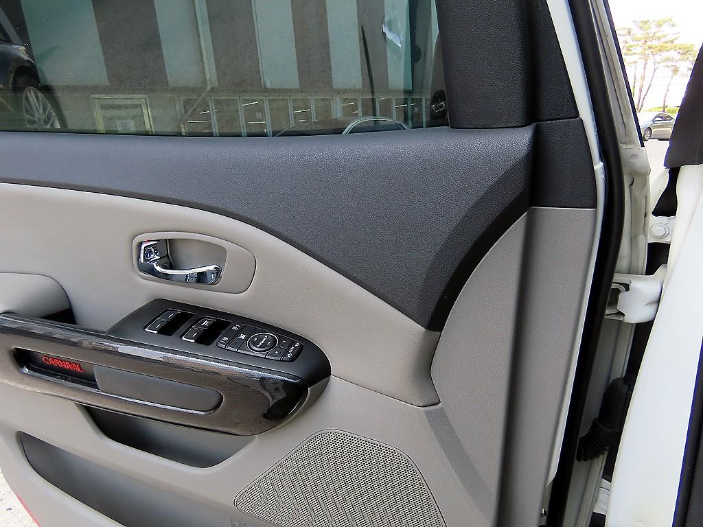 KIA Carnival - Vista 12