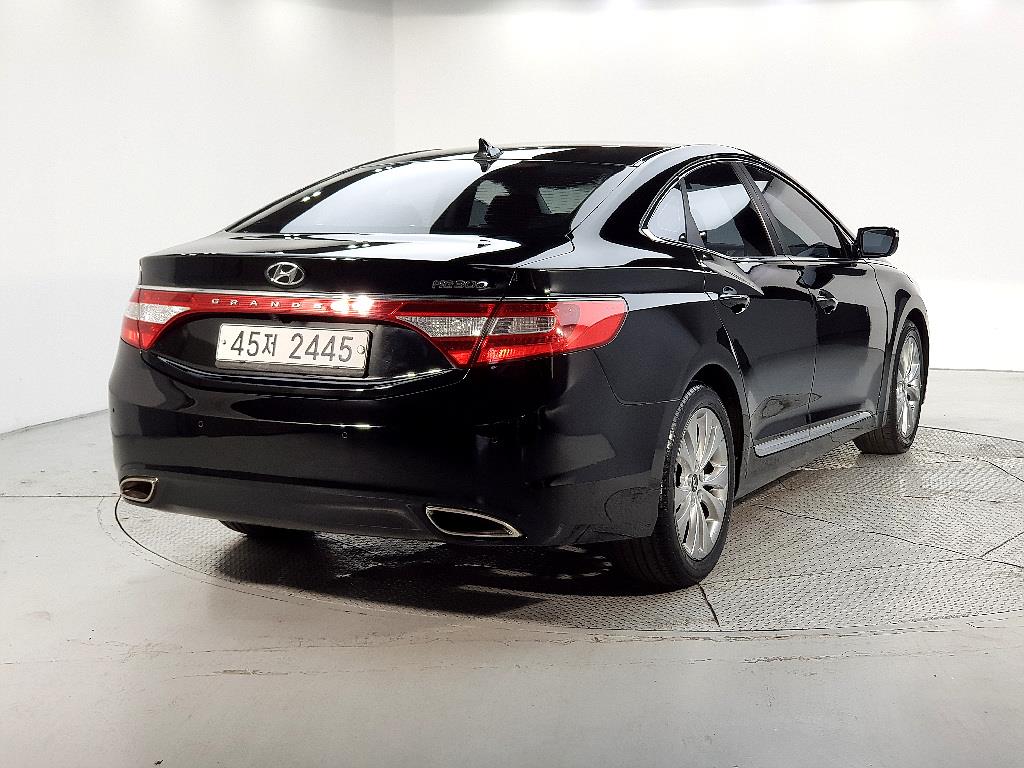 HYUNDAI Grandeur - Vista 4