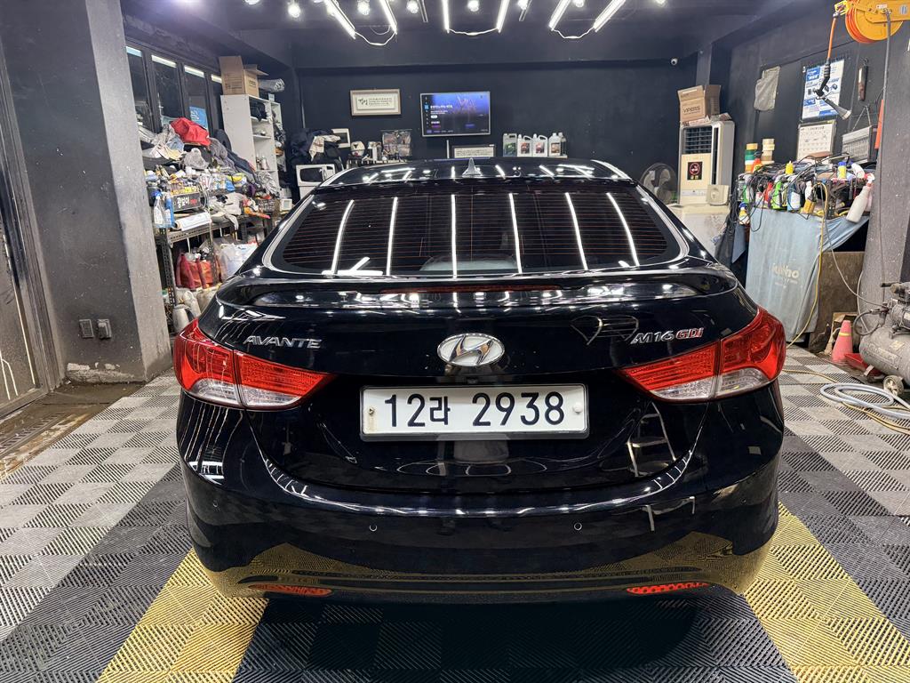 HYUNDAI Avante - Vista 2