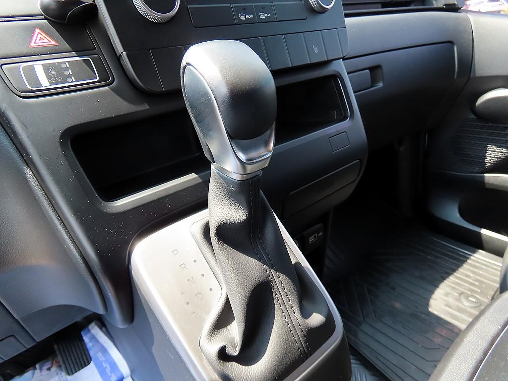 HYUNDAI Staria - Vista 11