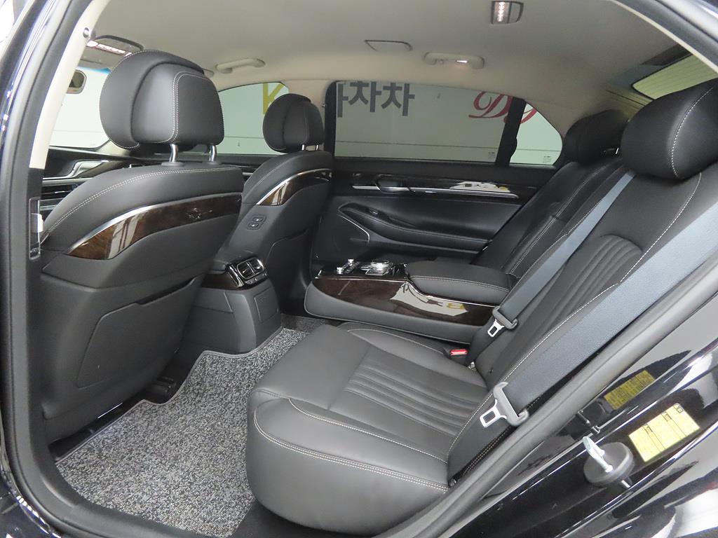 Genesis G90 - Vista 5