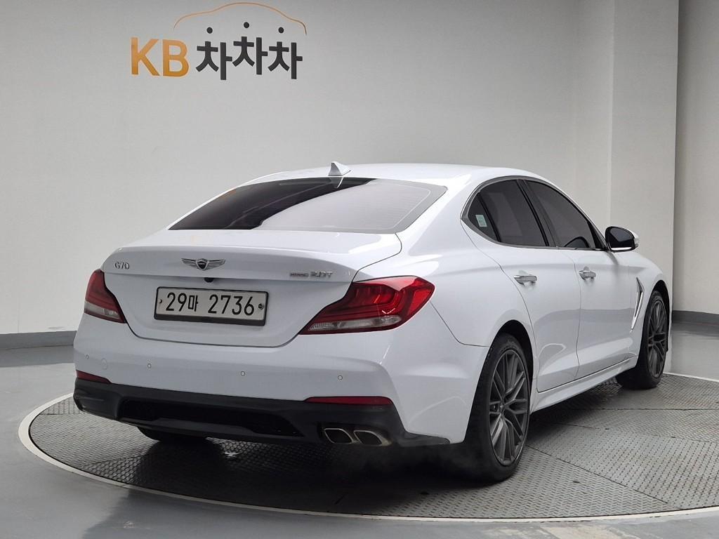 Genesis G70 - Vista 3