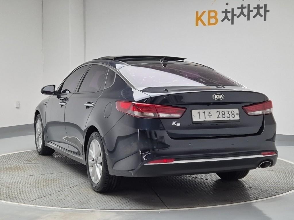 KIA K5 - Vista 3