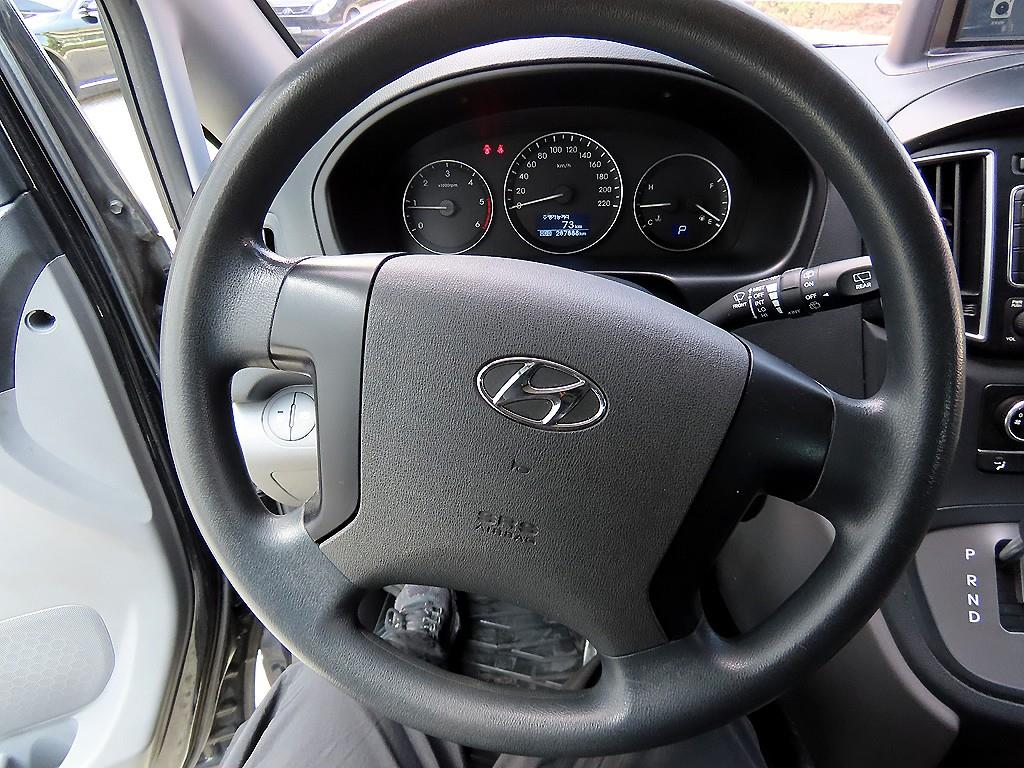 HYUNDAI Starex - Vista 8