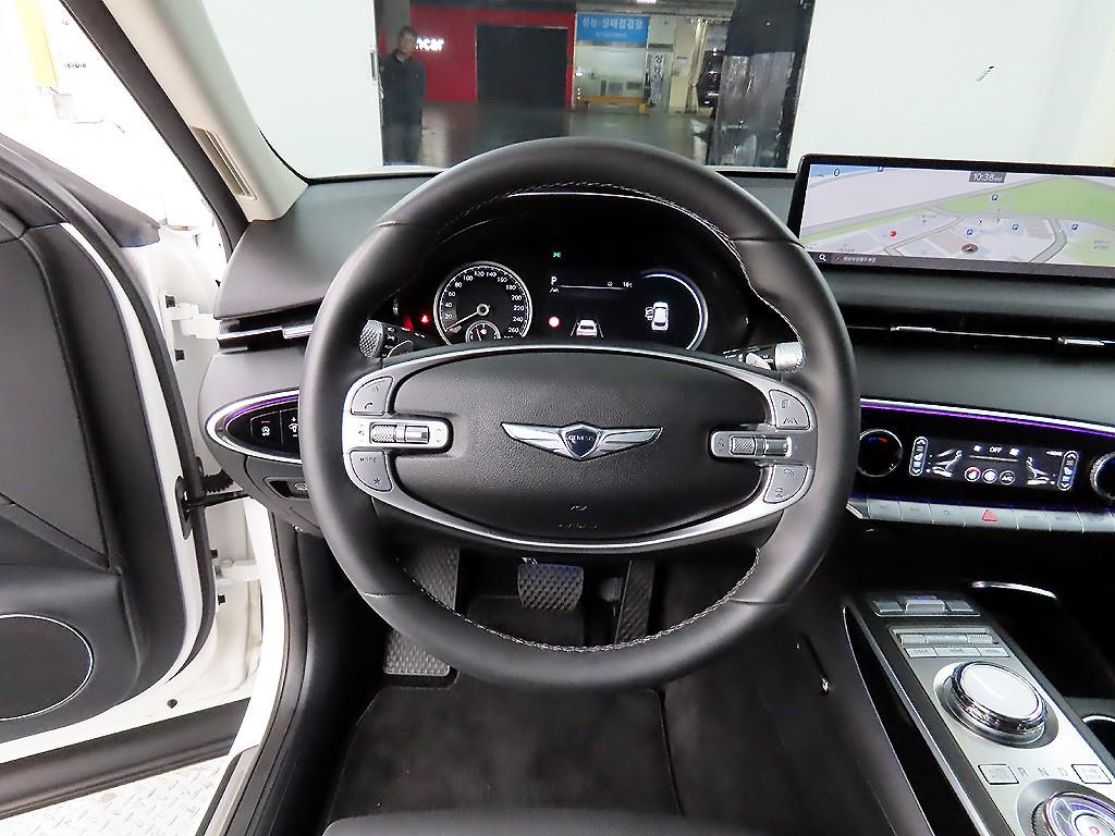 Genesis GV70 - Vista 9