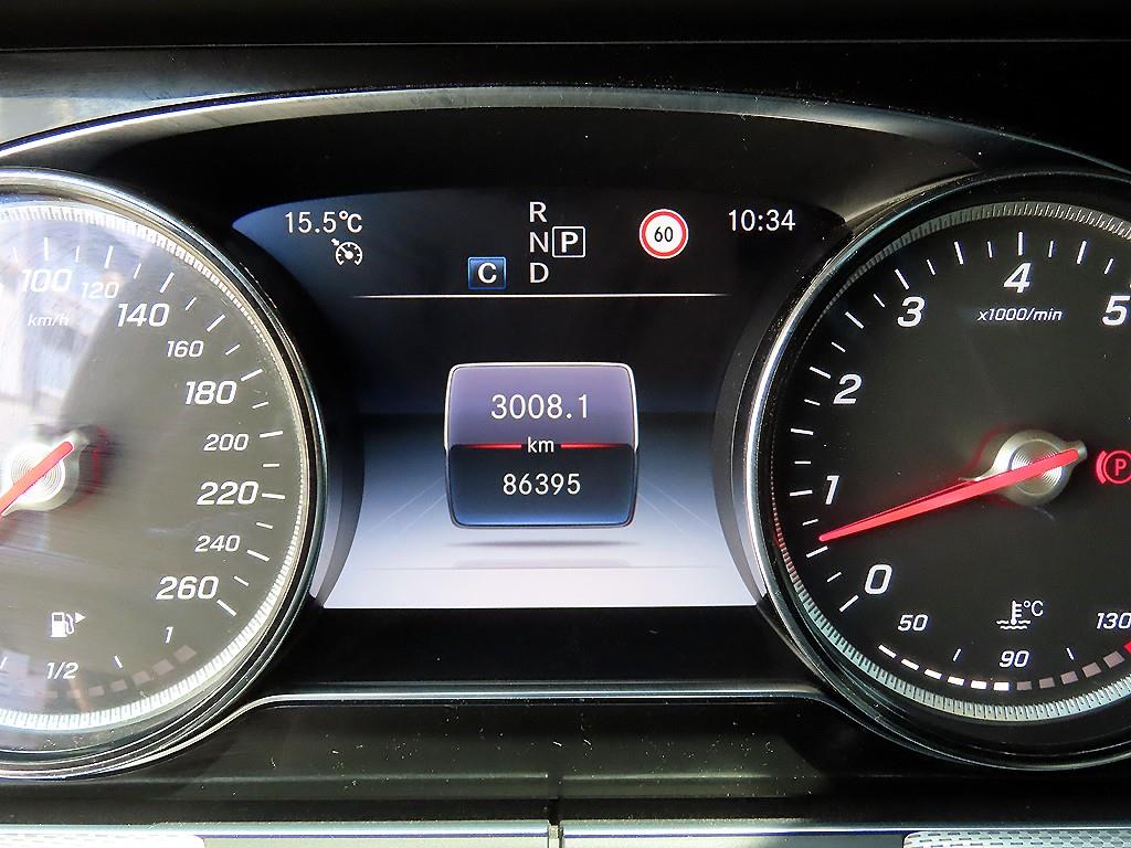 Mercedes Benz E class - Vista 9