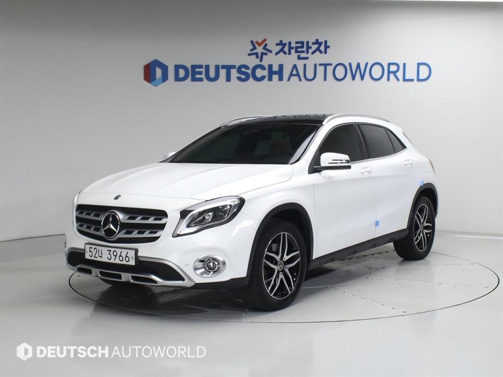Mercedes Benz GLA Class - Vista 3