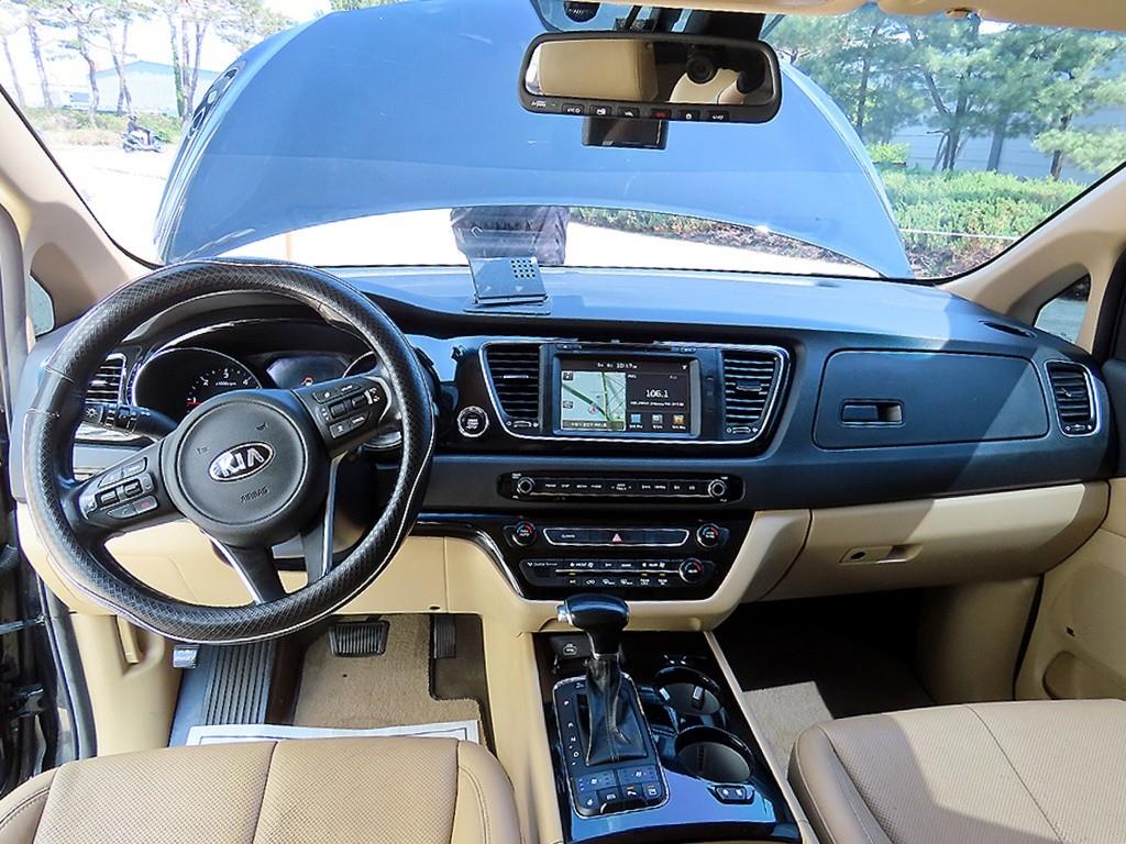 KIA Carnival - Vista 8