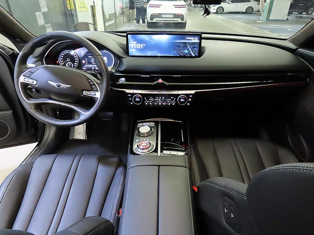 Genesis G80 - Vista 10