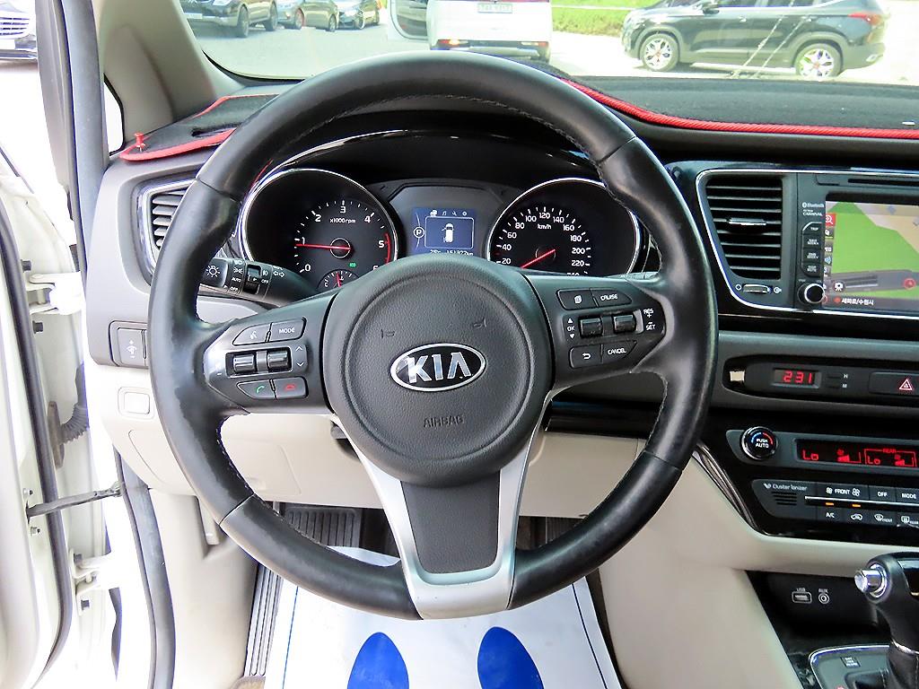 KIA Carnival - Vista 9
