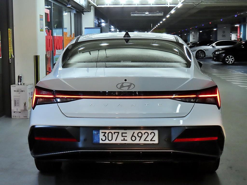 HYUNDAI Avante - Vista 5