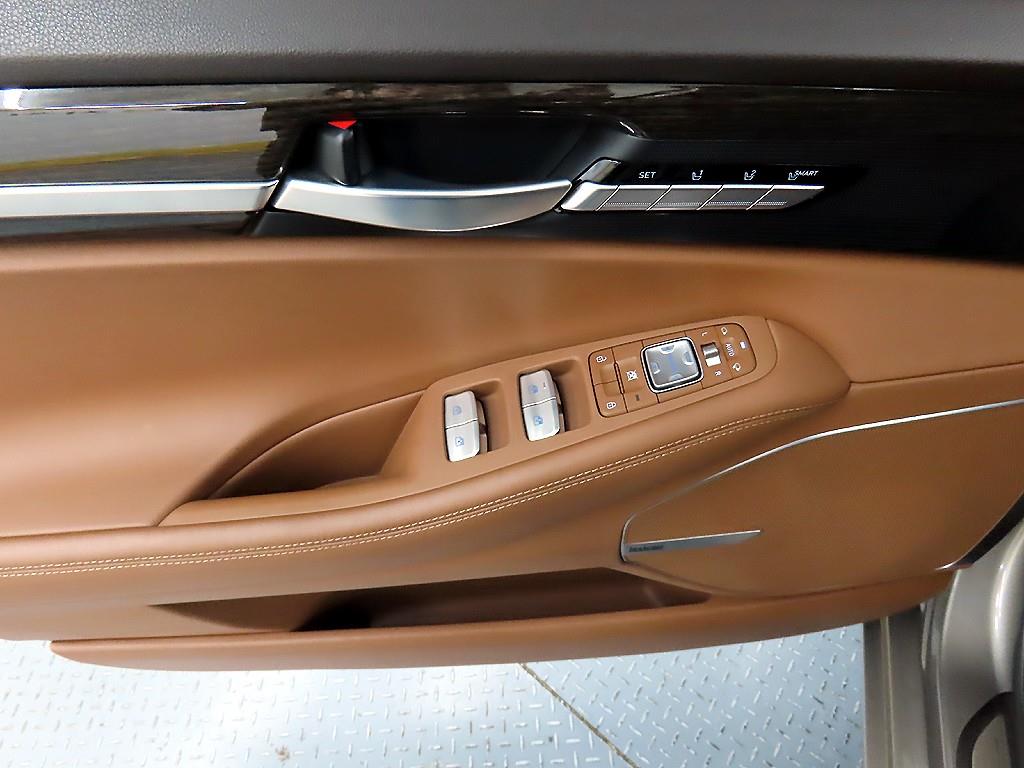 Genesis G90 - Vista 11