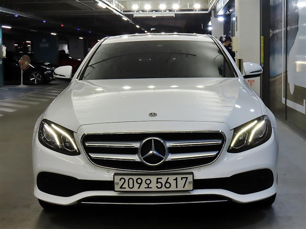 Mercedes Benz E class - Vista 2