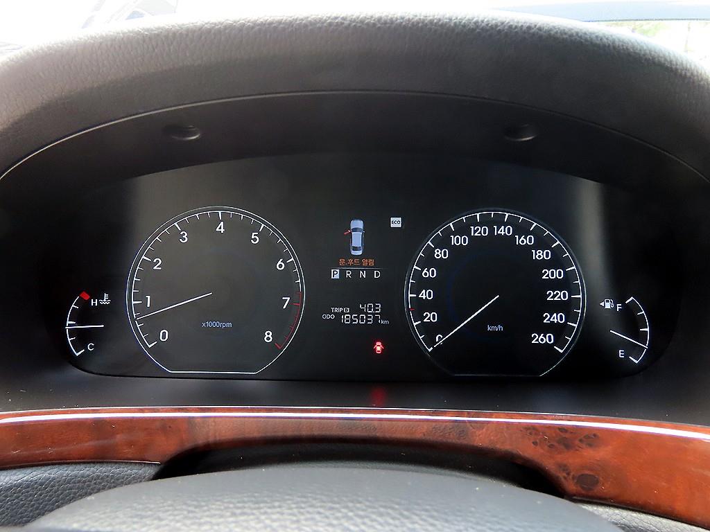 HYUNDAI Equus - Vista 9