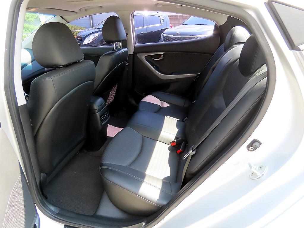 HYUNDAI Avante - Vista 6
