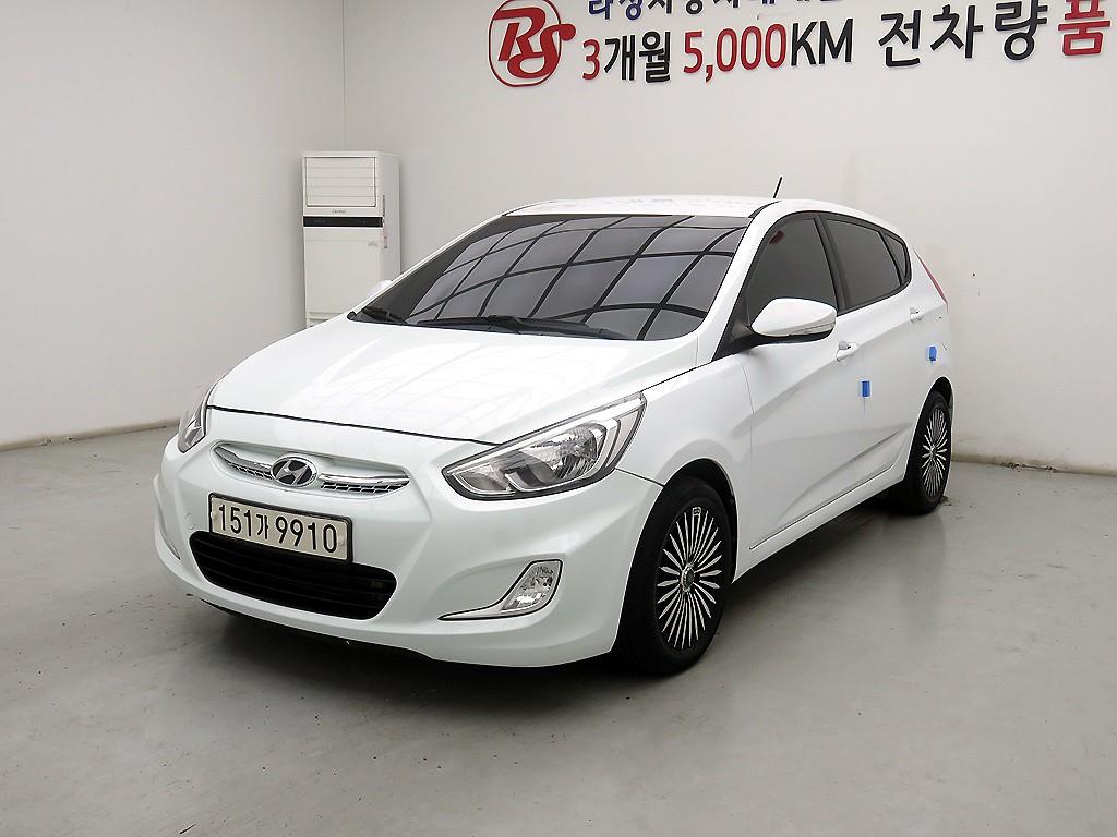 HYUNDAI Accent - Vista 2