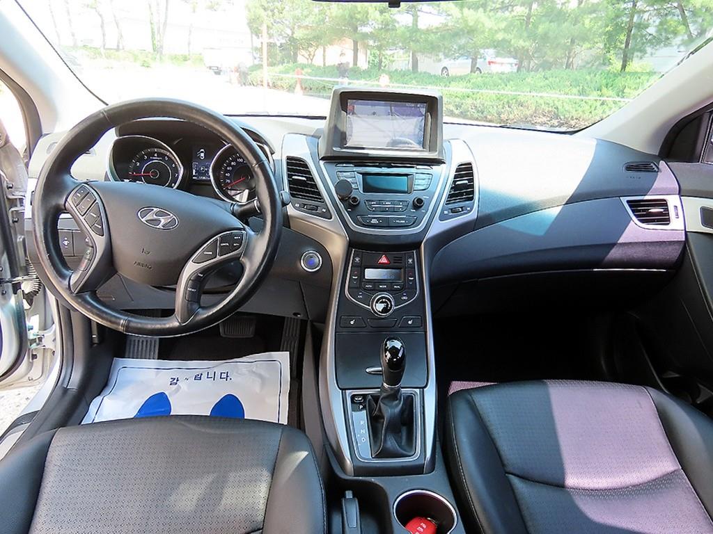 HYUNDAI Avante - Vista 7