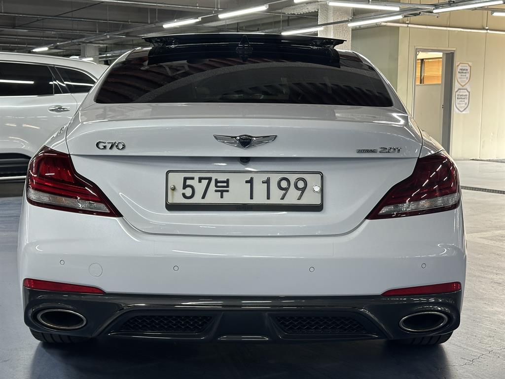 Genesis G70 - Vista 4