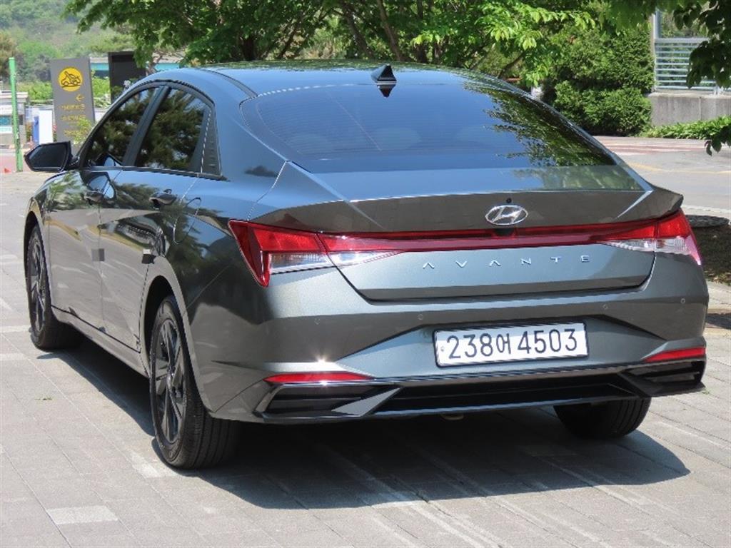 HYUNDAI Avante - Vista 7