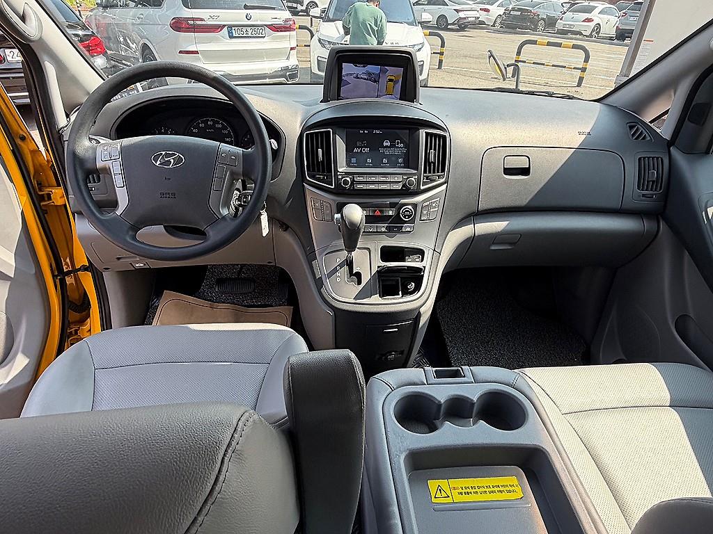 HYUNDAI Starex - Vista 5