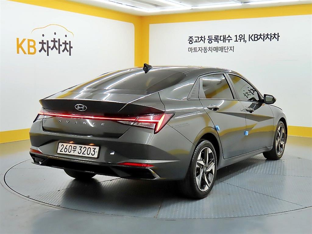 HYUNDAI Avante - Vista 4