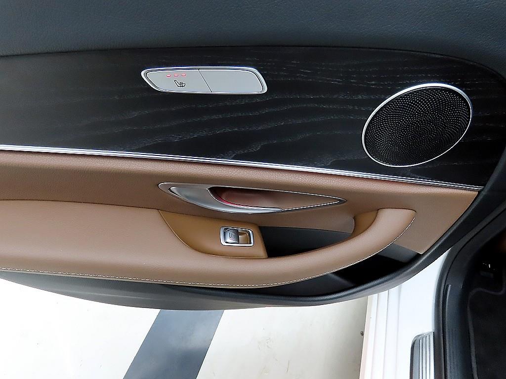 Mercedes Benz E class - Vista 12
