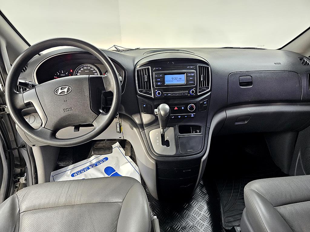 HYUNDAI Starex - Vista 5