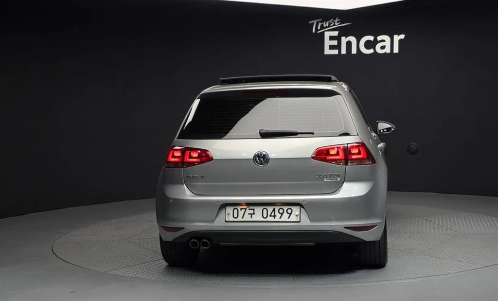 Volkswagen Golf - Vista 4