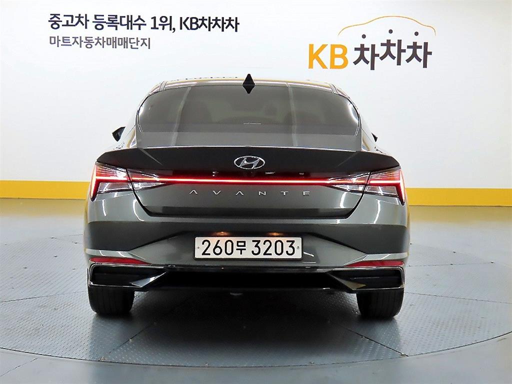 HYUNDAI Avante - Vista 3