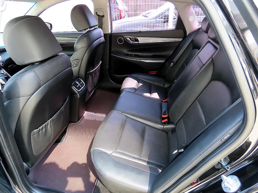HYUNDAI Grandeur - Vista 6