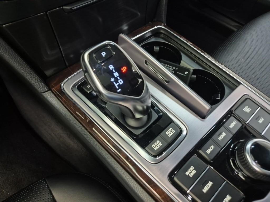 HYUNDAI Equus - Vista 10