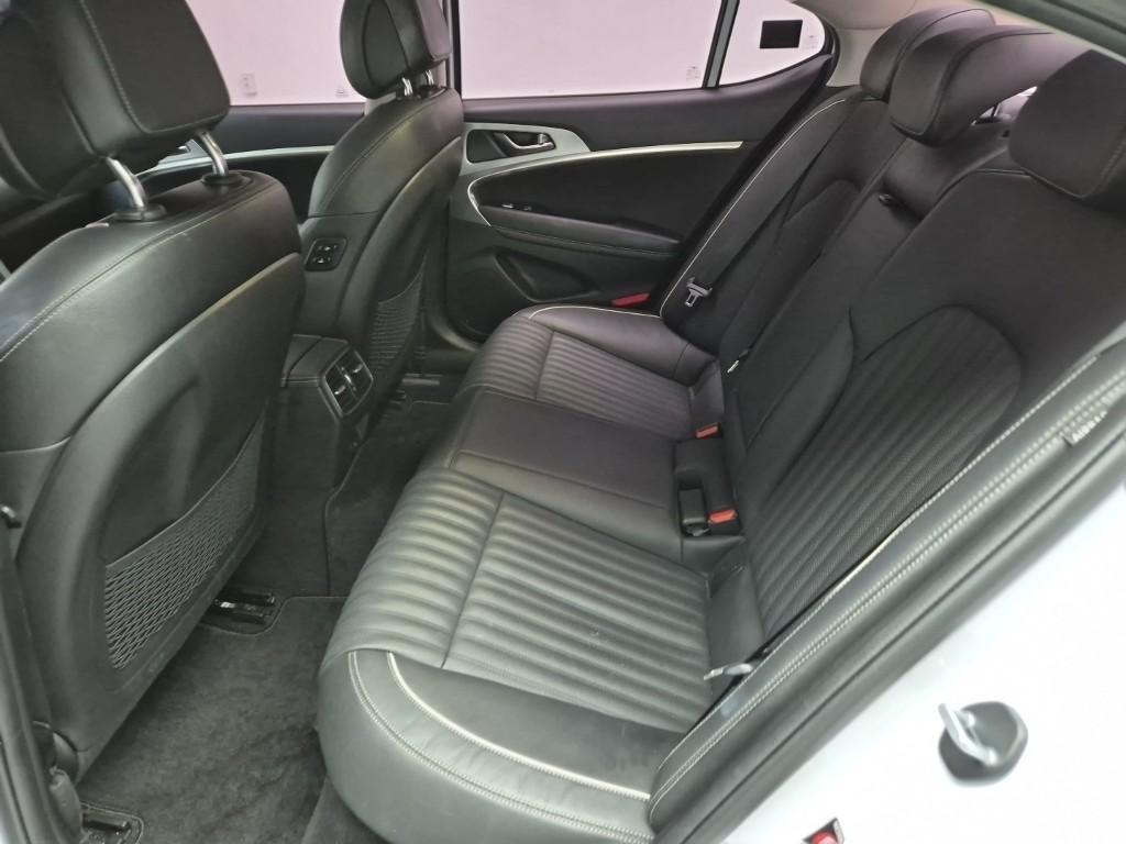 Genesis G70 - Vista 12