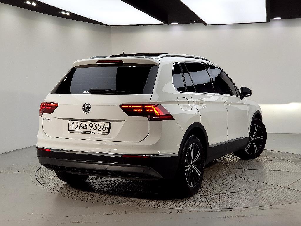 Volkswagen Tiguan - Vista 4