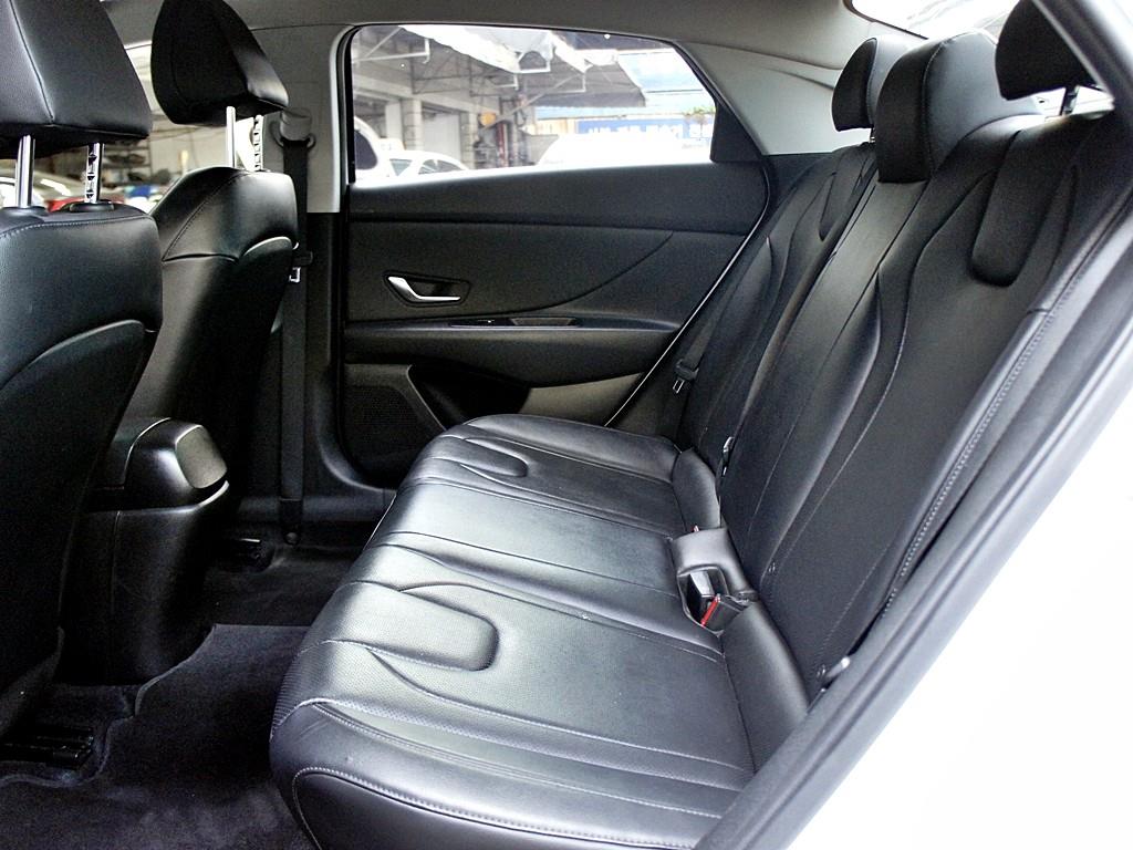 HYUNDAI Avante - Vista 11