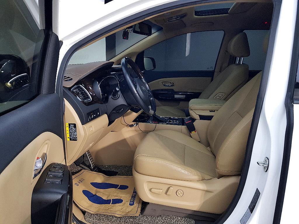 KIA Carnival - Vista 8