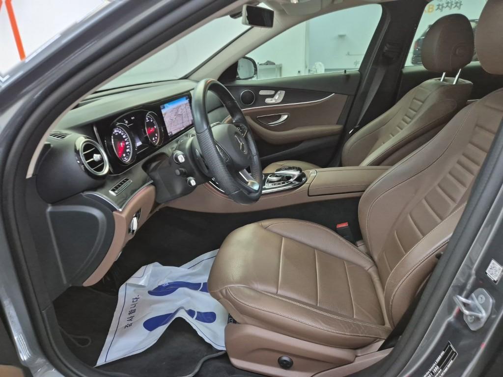 Mercedes Benz E class - Vista 11