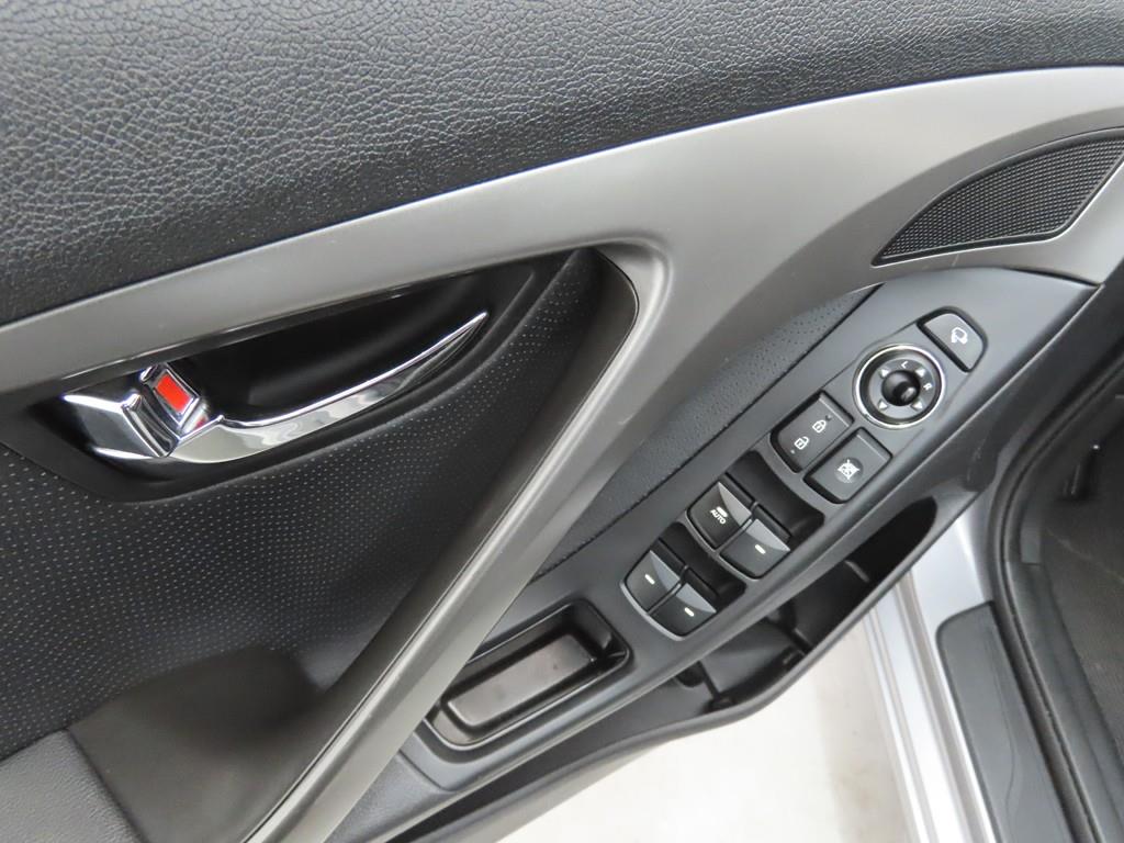 HYUNDAI Avante - Vista 9