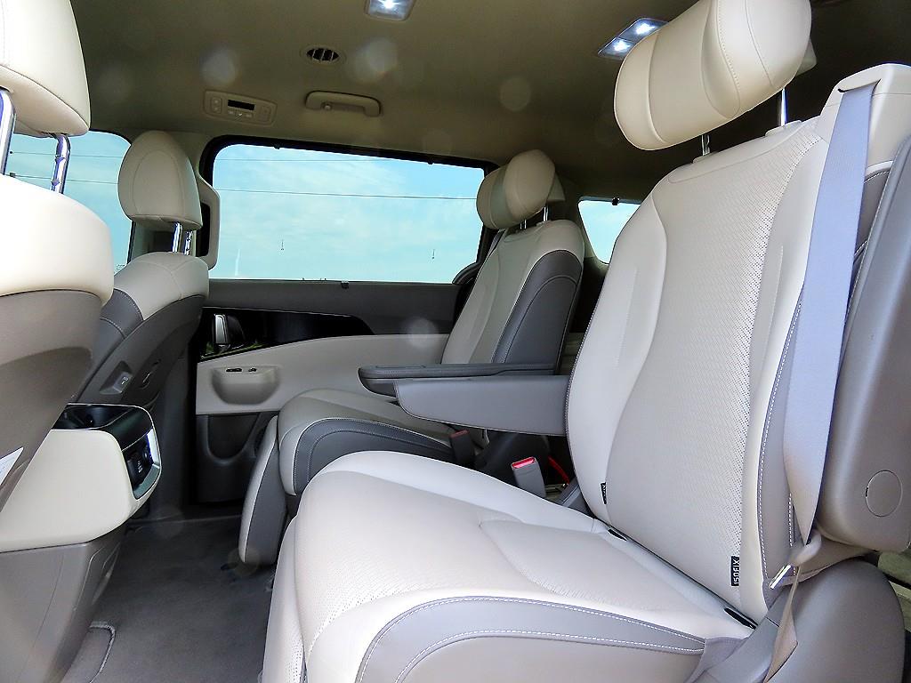 KIA Carnival - Vista 6