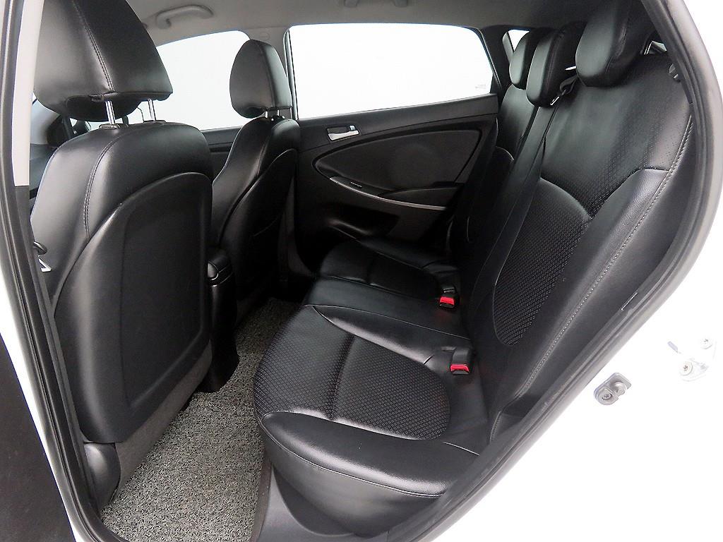 HYUNDAI Accent - Vista 7